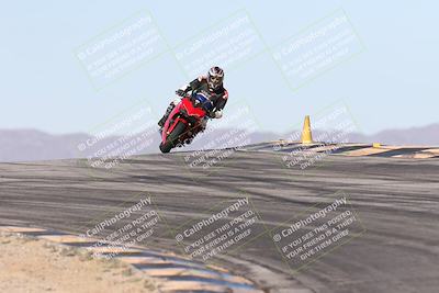 media/Dec-01-2025-Moto Forza (Mon) [[2daa91e15f]]/2-Intermediate Group/Session 2 (Turns 9 and 10)/